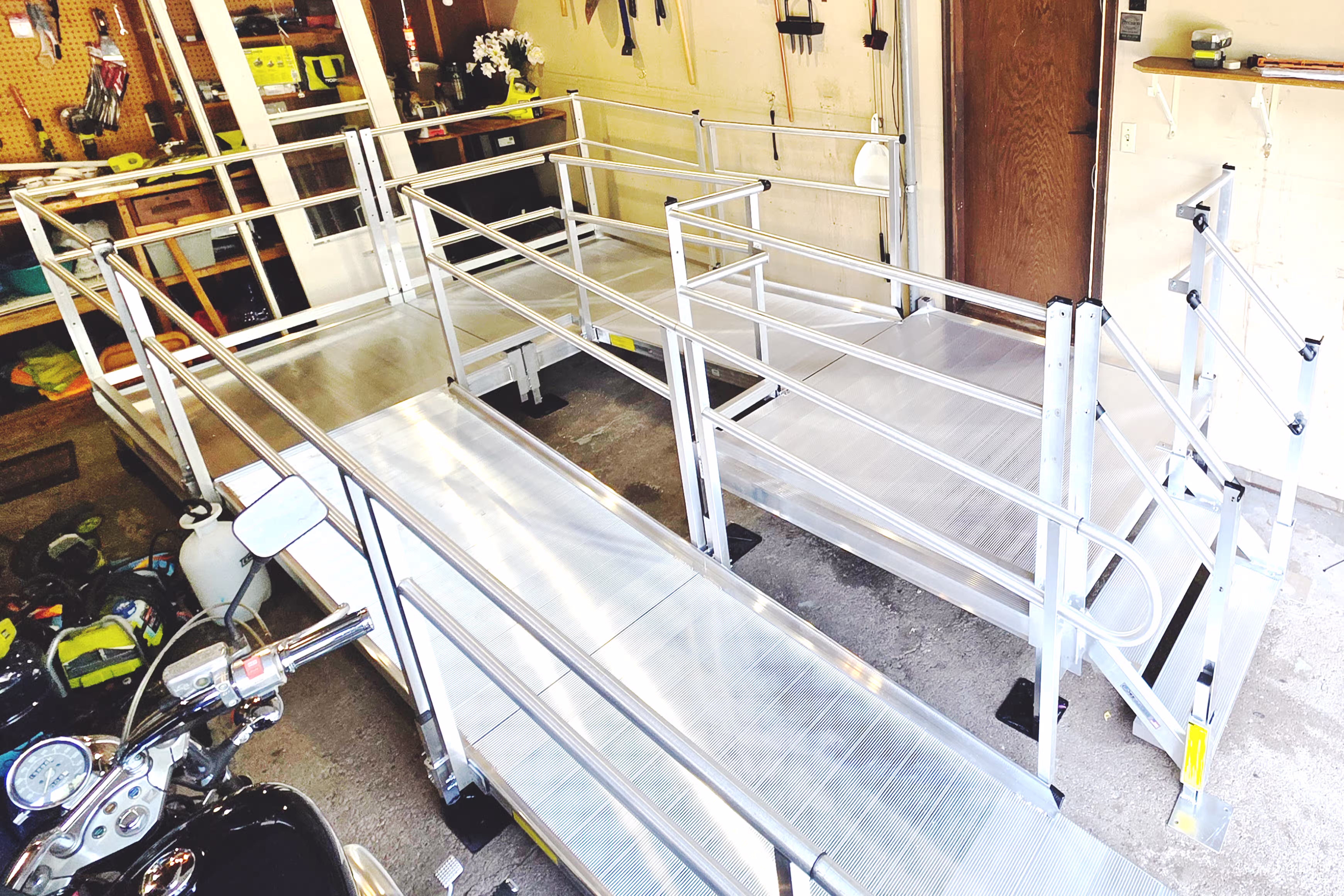 Wide hallways for wheelchair access in bariatric assisted living